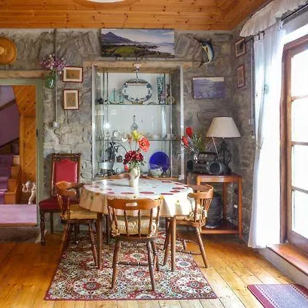 The Old School House Carrowholly Holiday home *